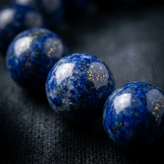 شکوهِ آسمانِ شب؛ دستبند سنگی لاجورد (Lapis Lazuli) اصل